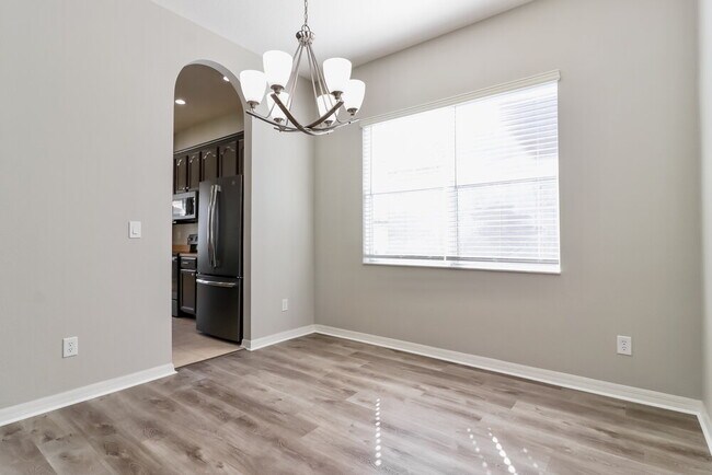Foto del edificio - 16326 Laurel Garden Ct