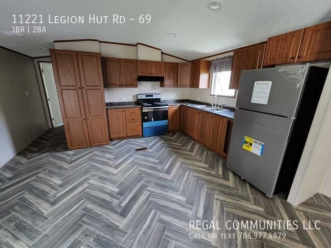 Building Photo - 3 Bedroom Mobile Home Available for Sale o...