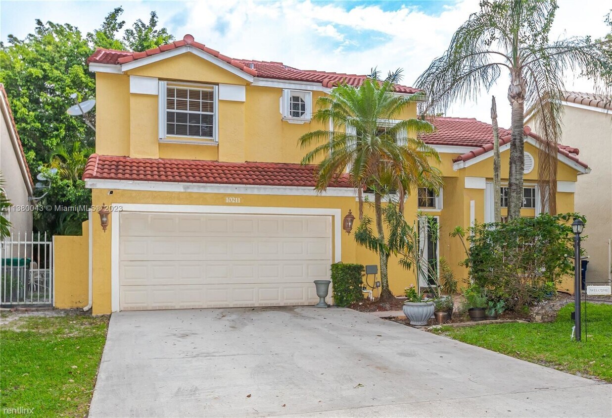Primary Photo - 4 br, 2.5 bath House - 10211 Caracas St