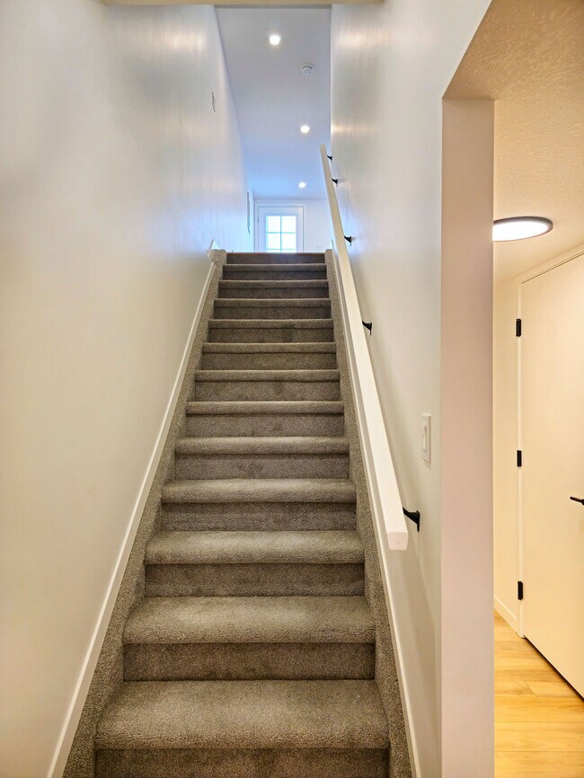 Building Photo - 12116-12143 43 St NW
