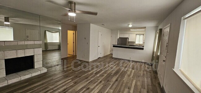 Foto del edificio - 6162 Hidden Oaks St