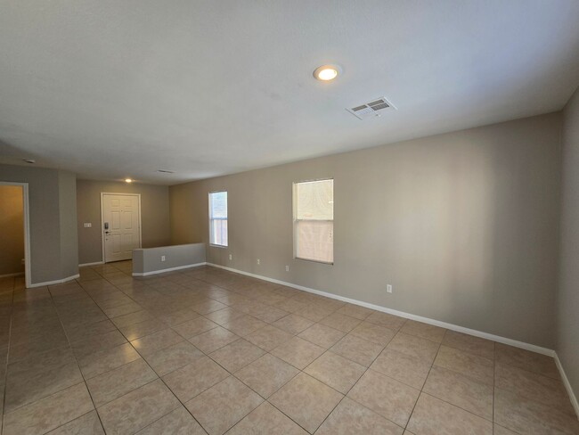 Foto del edificio - 3 Bedroom Home in Summerlin North Close to...