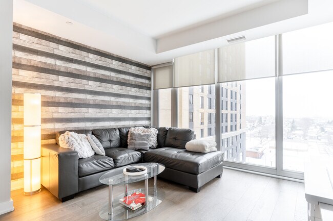 Building Photo - 111 Champagne Av S