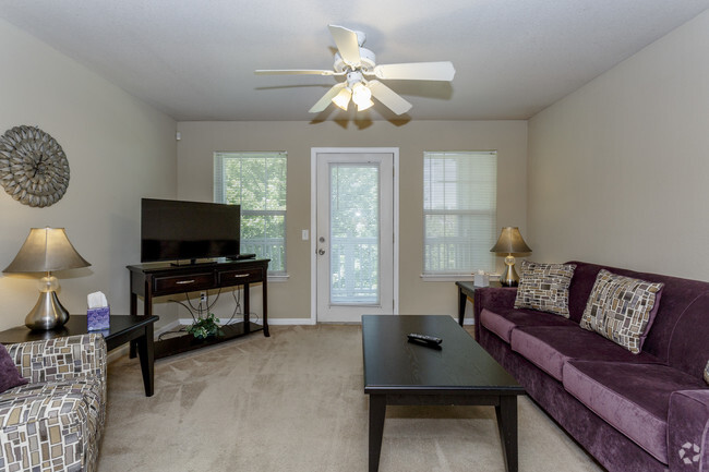 2BR, 1BA - 930 SF - Highpointe Apartments