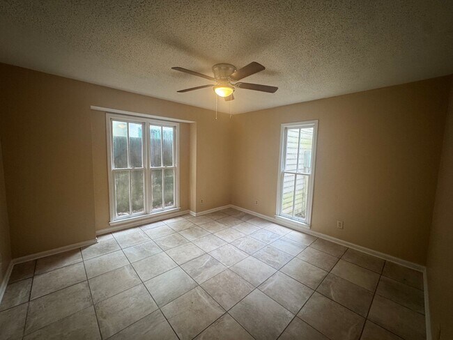 Foto del edificio - Large Townhome