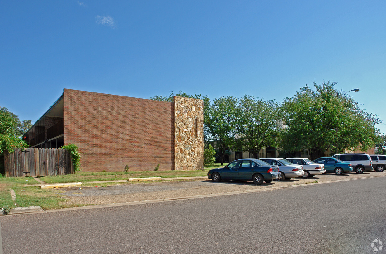 Building Photo - Villa Apartments