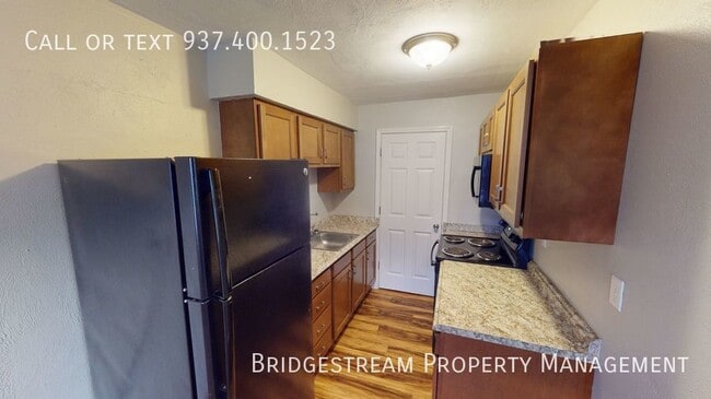 Building Photo - Ranch level 1 bedroom, 1 bath unit in East...