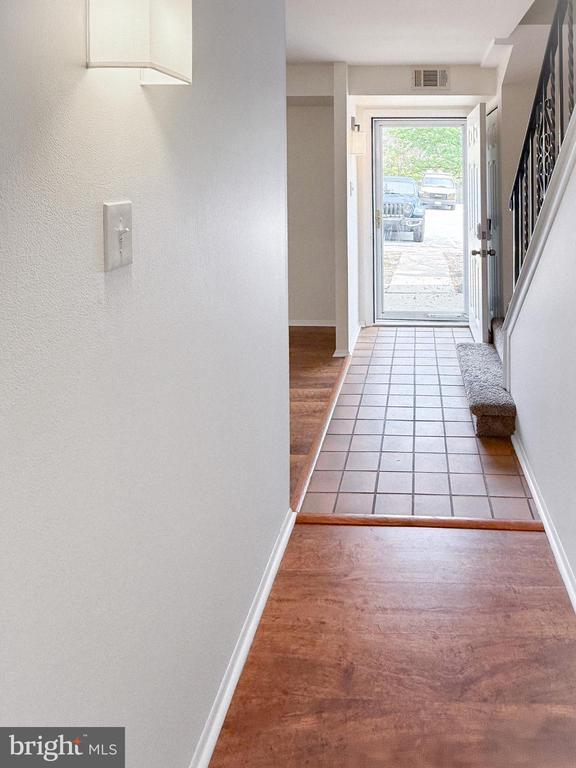 Building Photo - 315 Village Walk