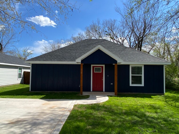 516 W Collins St, Denison, TX 75020 House for Rent in Denison, TX