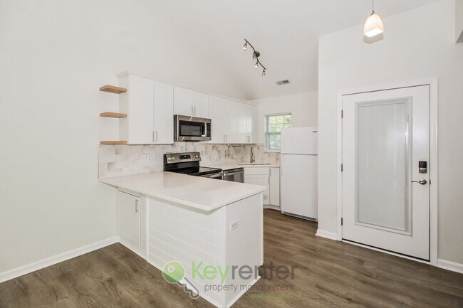 Foto del edificio - Beautiful Townhome - 2 Br/2 Bath, Pet-Friendly. Just minutes from The Pointe in Wilmington!