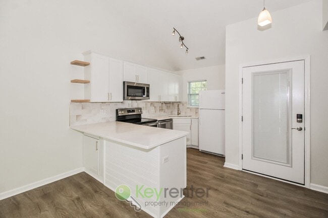 Photo - $500 Off 1st Month's Rent - Beautiful Townhome - 2 Br/2 Bath, Pet-Friendly. Just minutes from The...