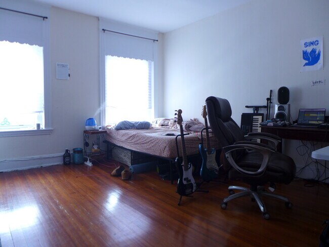 Foto del edificio - 86 Corey Rd