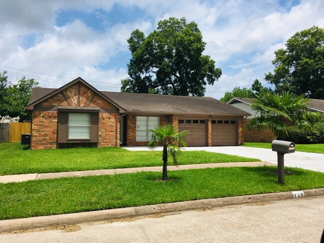 Foto del edificio - 150 WHITE CEDAR ST.