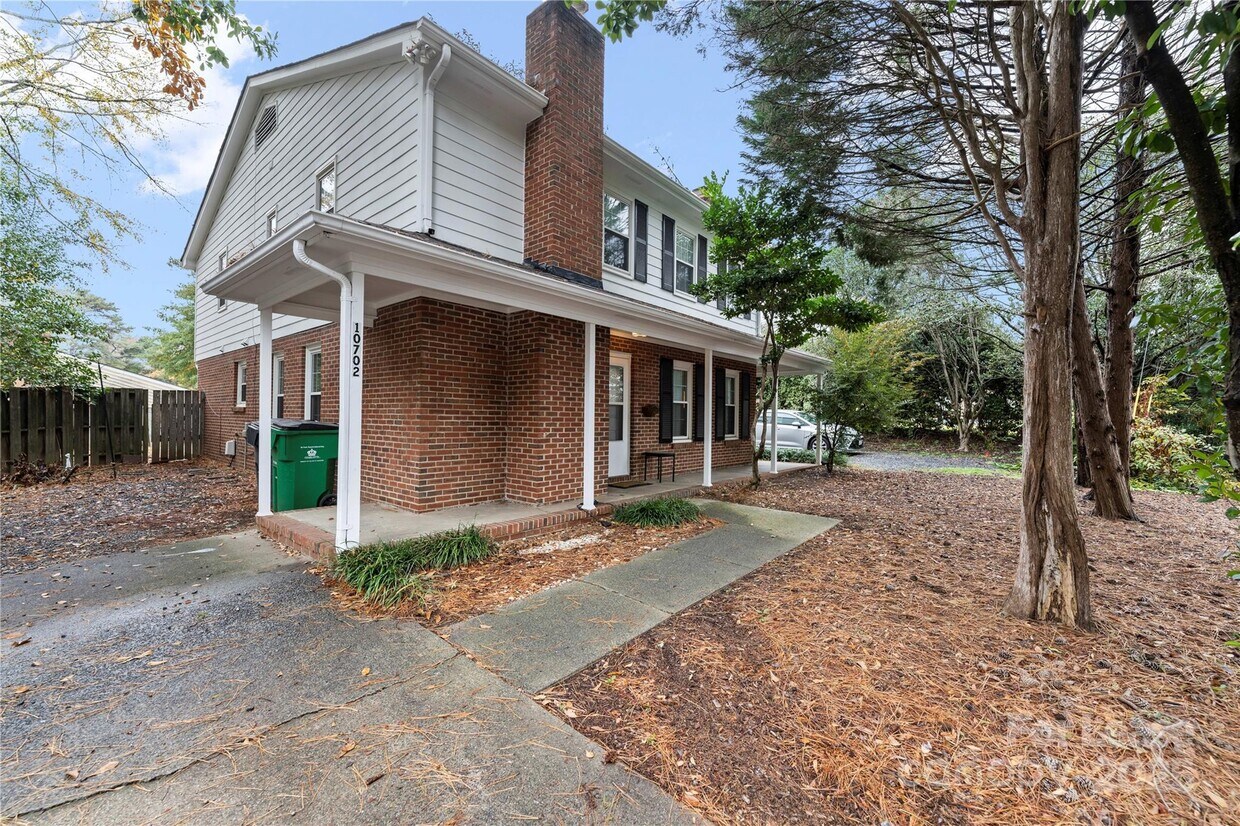 Foto principal - 10702 Blue Heron Dr