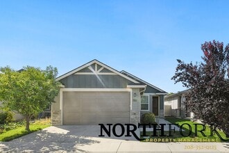 Building Photo - 2131 W Bella Ln