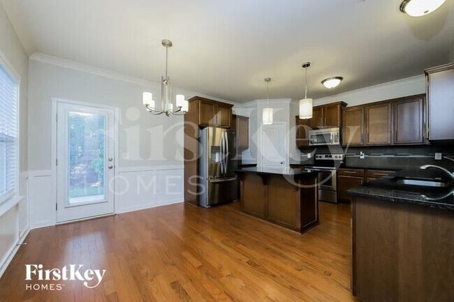 Building Photo - 3747 Littlebrook Dr