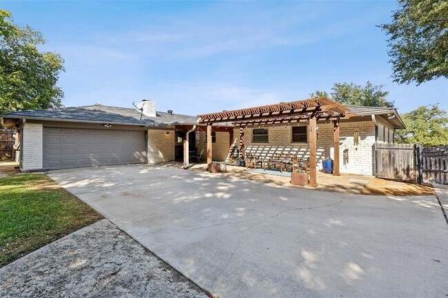 Foto del edificio - 6425 Klamath Rd