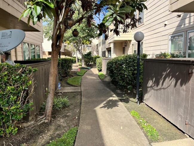 Foto del edificio - 2277 S Kirkwood Rd