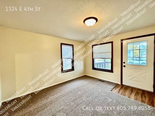 Building Photo - 1324 E 4th St