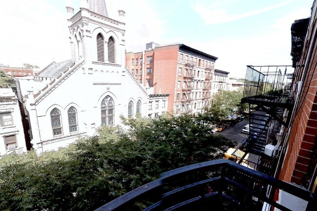 Foto del edificio - 102 E 7th St