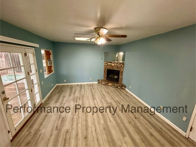 Building Photo - Newly Upgraded 3 Bed/1 Bath Home in SW Bak...