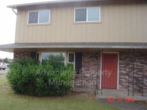 Building Photo - 1952 Applegate St