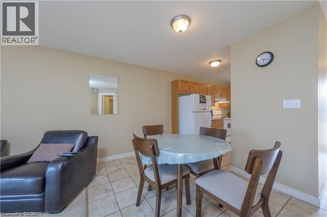 Photo du bâtiment - 653 Kincardine Ave