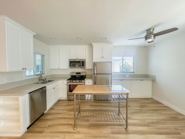 Interior Photo - 1250 Manhattan Beach Blvd