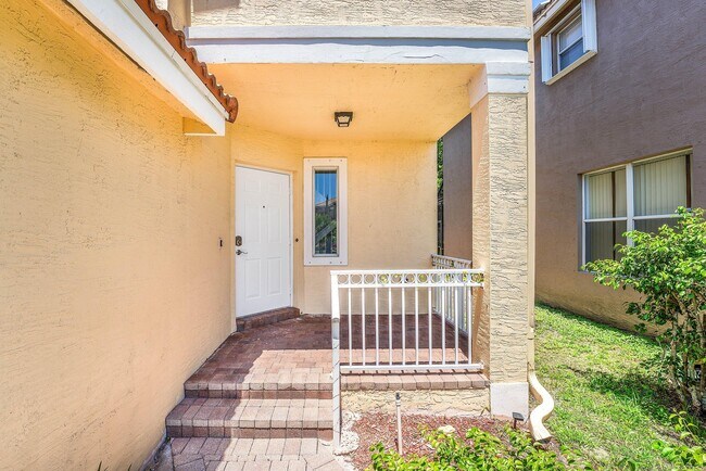 Building Photo - 5477 Queenship Ct