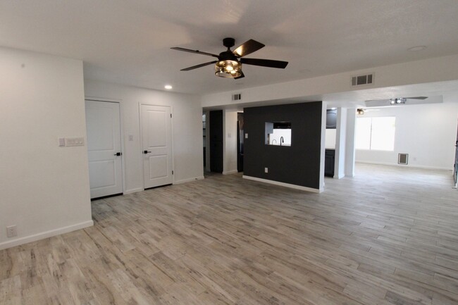 Building Photo - Remodeled Mesa Del Sol Home