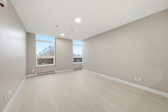 Living space #204 - Tour Sherbrooke