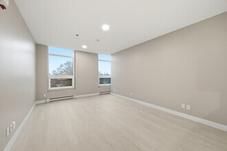 Living space #204 - Tour Sherbrooke