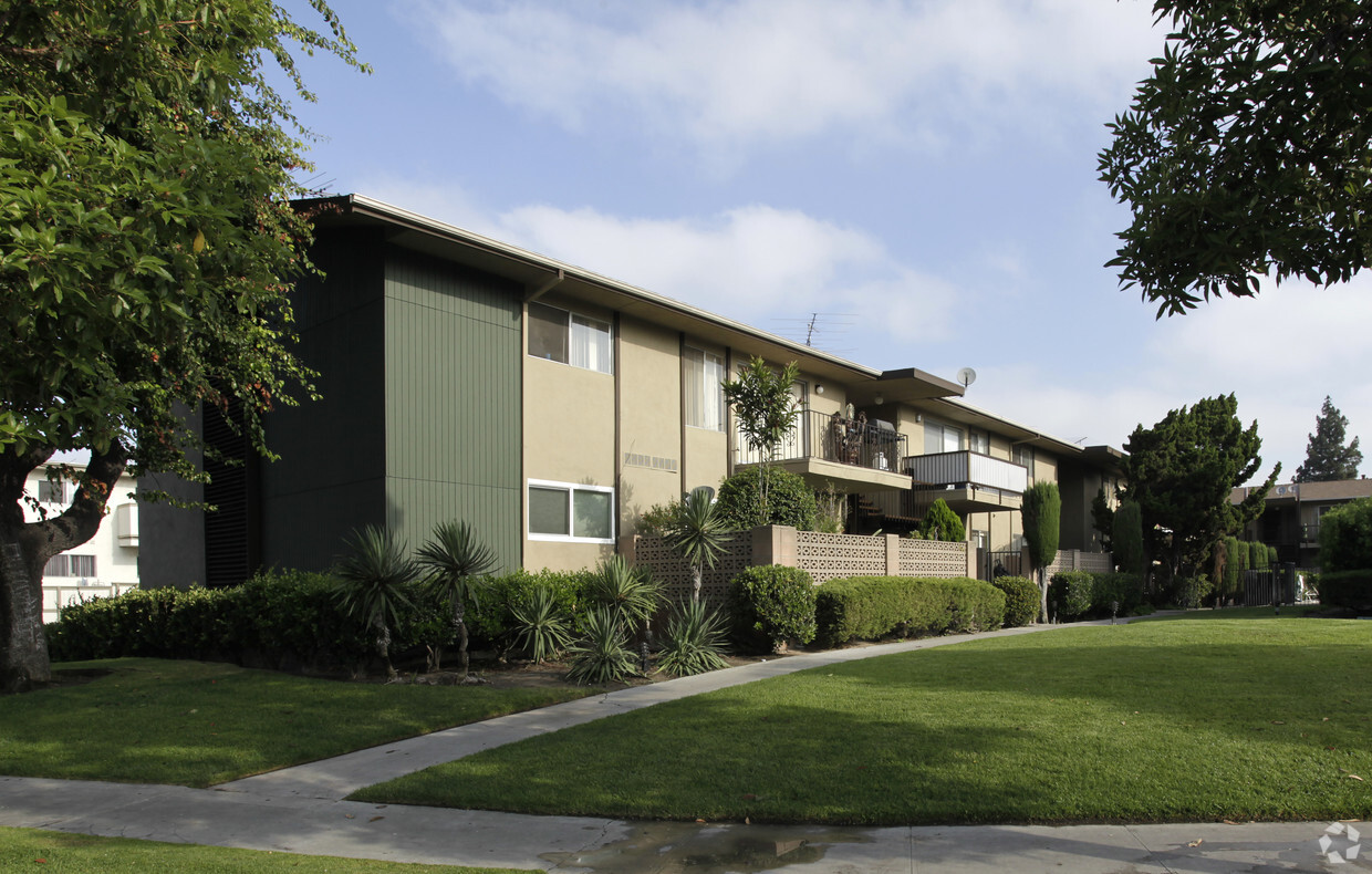 Primary Photo - Sea Wind Apartments