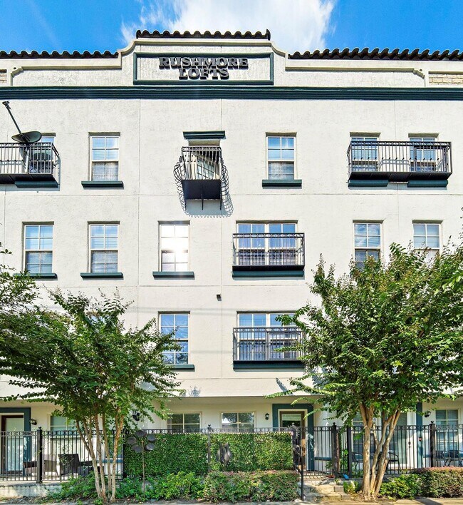 Building Photo - 2216 Chenevert St