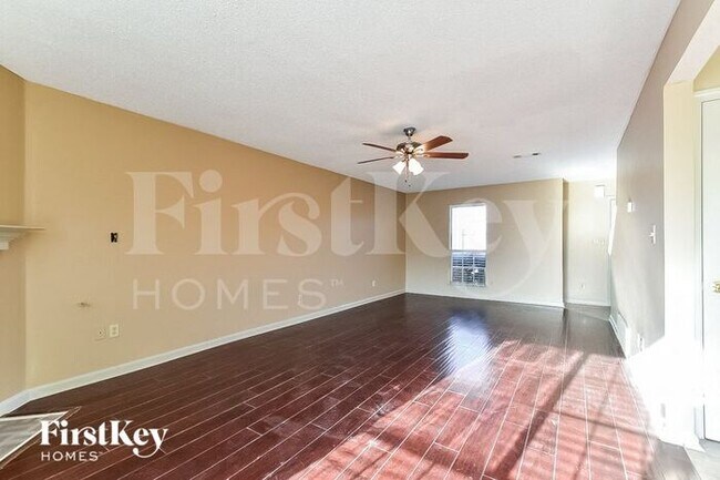 Foto del edificio - 7749 Roxshire Cove