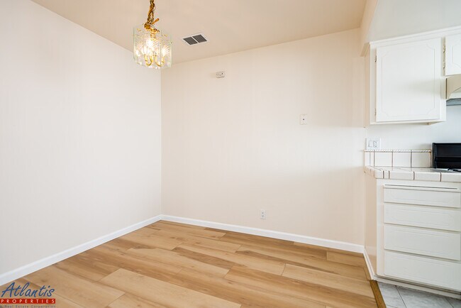 Foto del edificio - 204 Lonetree Ct
