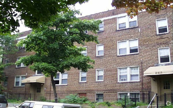 Building Photo - 2419 Ontario Rd NW