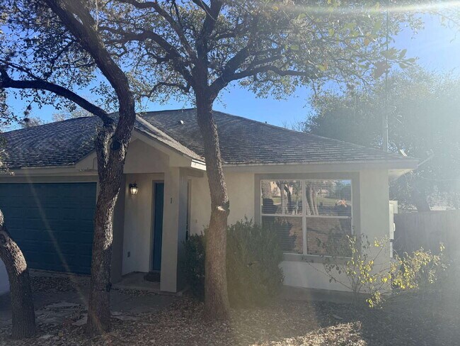 Foto del edificio - 17002 Silverwood Dr