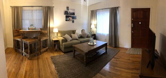 Foto del edificio - 3012 Pickfair St