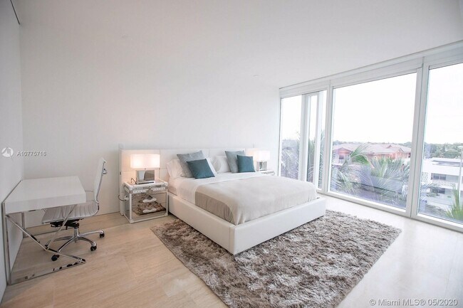 Building Photo - 9001 Collins Ave