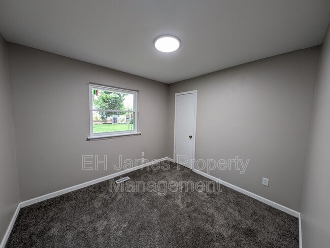 Building Photo - 2404 S 124th E Ave