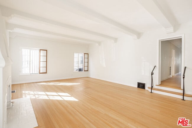 Building Photo - 165 S Mansfield Ave