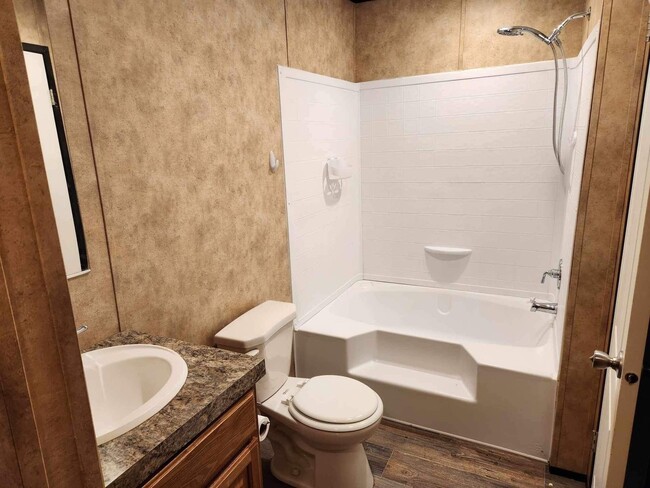 Building Photo - Beautiful 3 bed 2 bath
