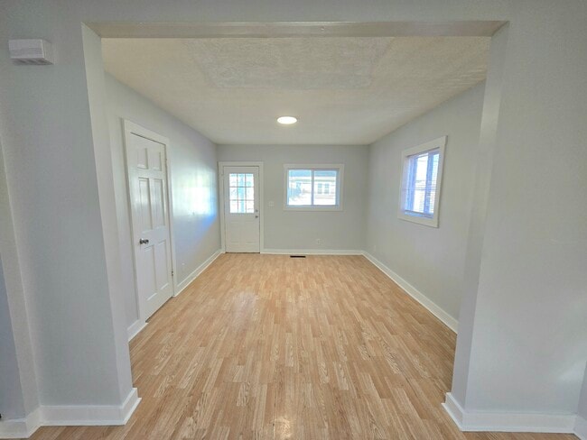 Foto del edificio - 324 Rosewood Ave