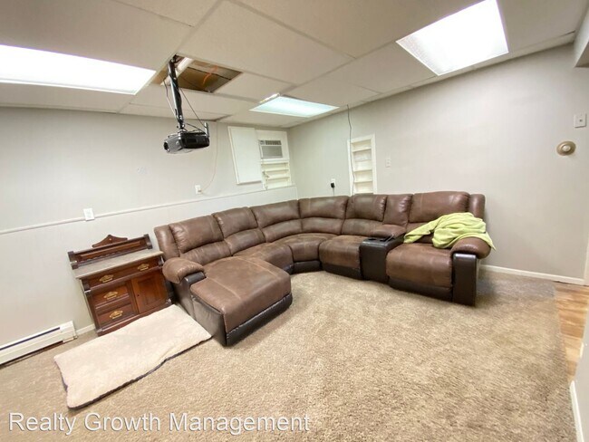 Foto del edificio - 5 br, 2 bath House - 804 10th Ave SE