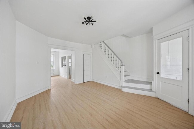 Building Photo - 110 N Sickels St