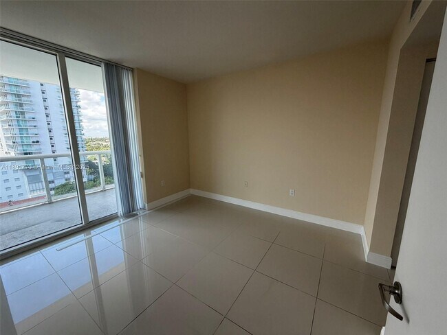 Foto del edificio - 1871 NW S River Dr