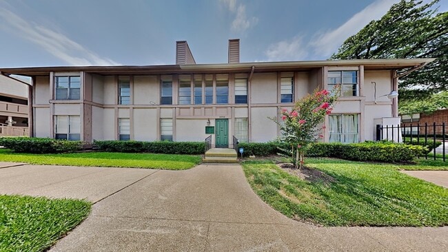 Photo - 10590 High Hollows Dr House