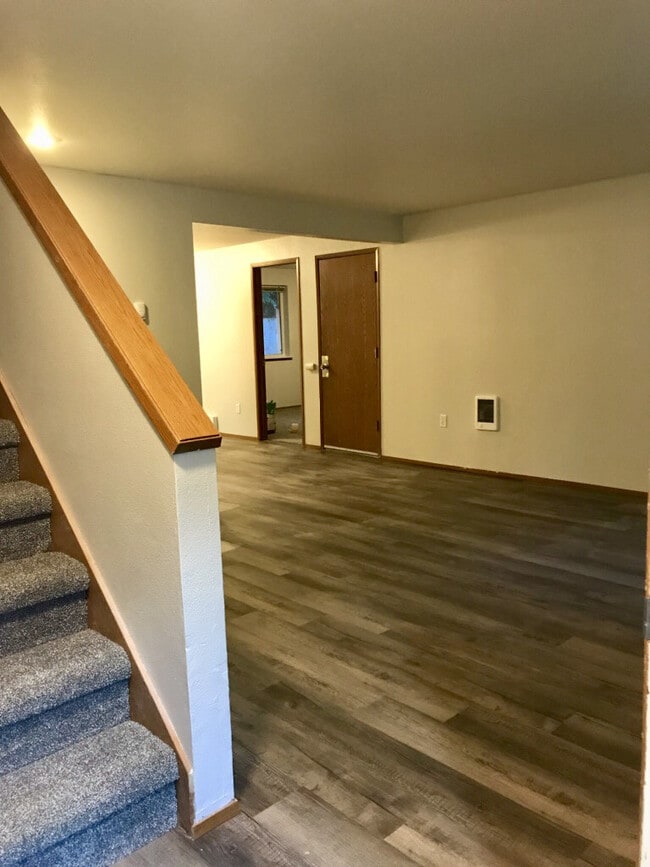Building Photo - Puyallup Duplex