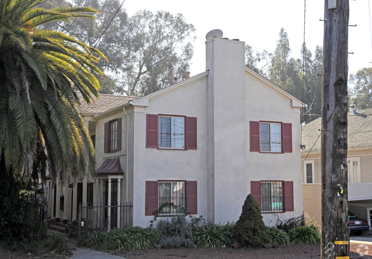 Building Photo - Colonial Apts